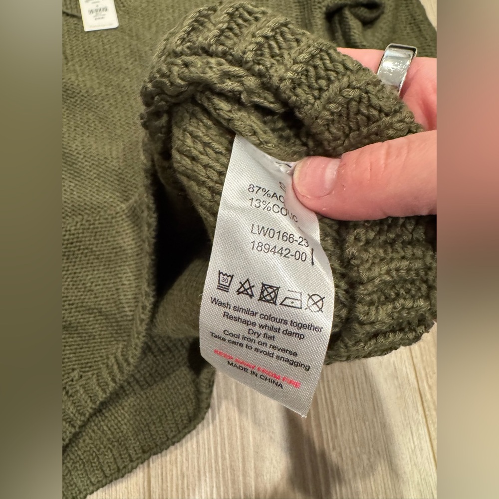 Francesca’s Women’s Knitted Olive Green Women's Boho Chic Sweater - Picture 5 of 6